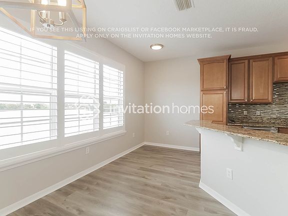 5th image of 2421 Lexington Oak Dr