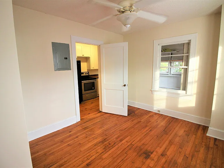 505 S Oak St — Photo 6