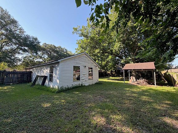 3rd image of 2038 6th St