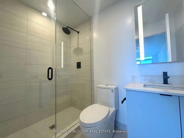 285 Dufferin St #1019 — Photo 11