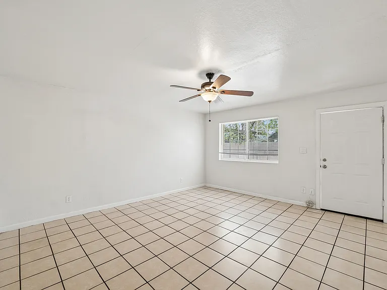 2133 W Adams St #3 — Photo 9