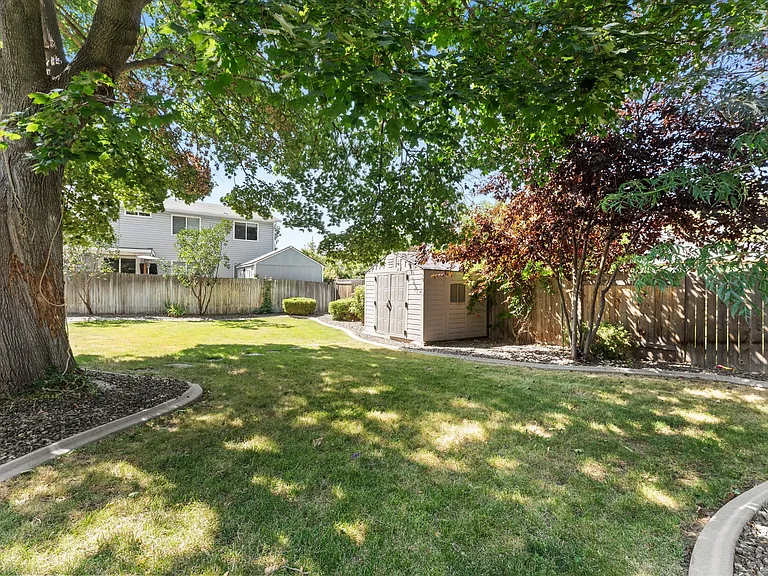 714 S Berwick Dr — Photo 23