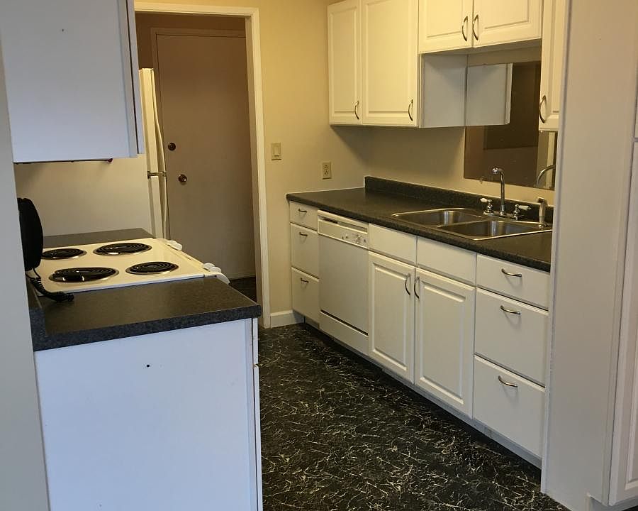 1st image of 924 Shorewood Dr APT 7