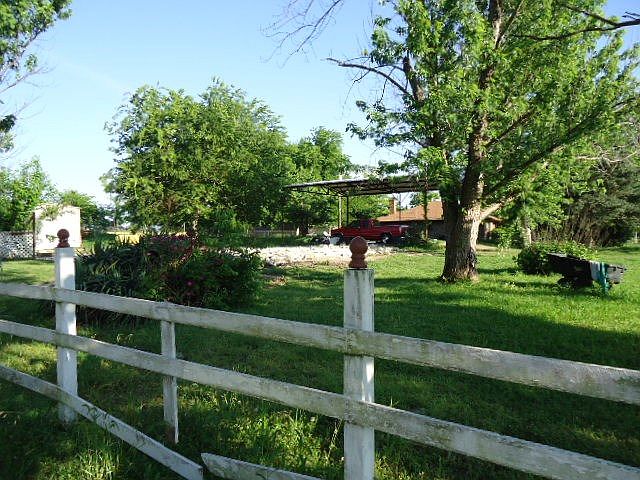 2nd image of 3477 Farm Road 137