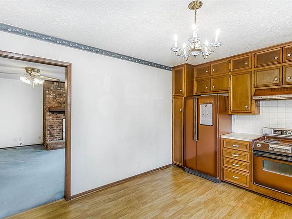 4th image of 17 Hawthorne Dr