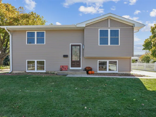 914 E Robinson St, Knoxville, IA 50138