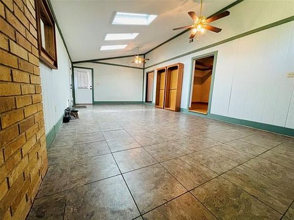 3rd image of 106 Woodland Trl