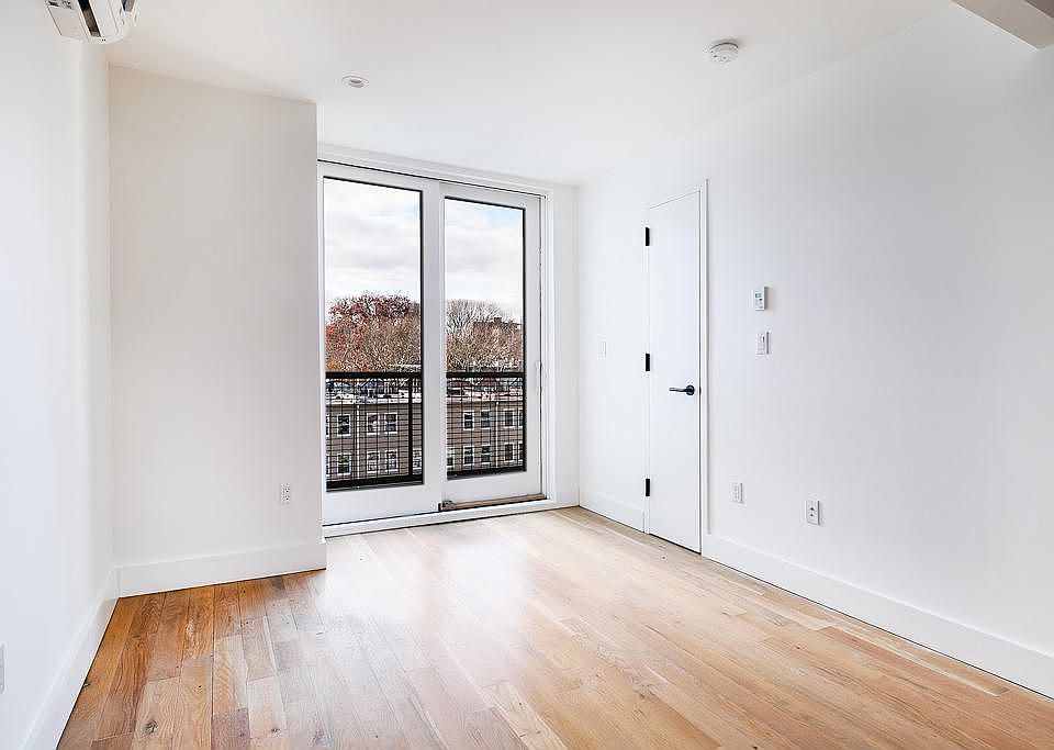 1st image of 10 Lexington Ave APT 3H