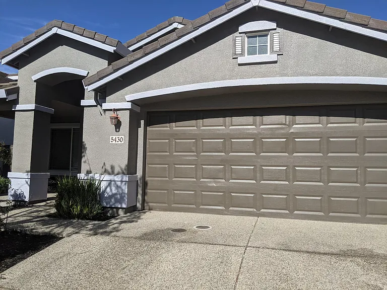 5430 Lewrosa Way — Photo 1