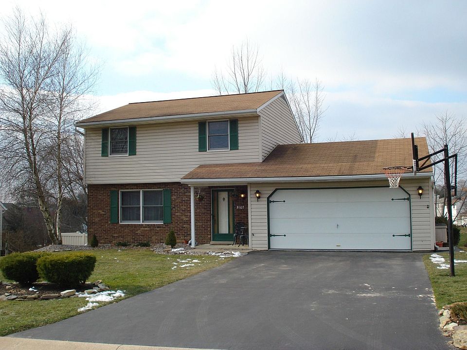 Beautiful 2 story colonial style house in great development!