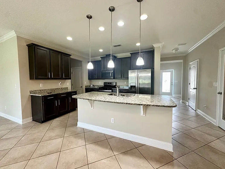 481 Shetland Dr — Photo 3