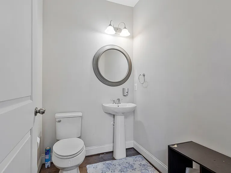 703 Skippers Ln — Photo 36