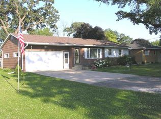 302 S Lawrence St, Stacyville, IA 50476