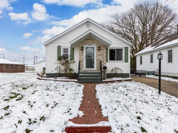 909 Cedar St, Highland, IL 62249