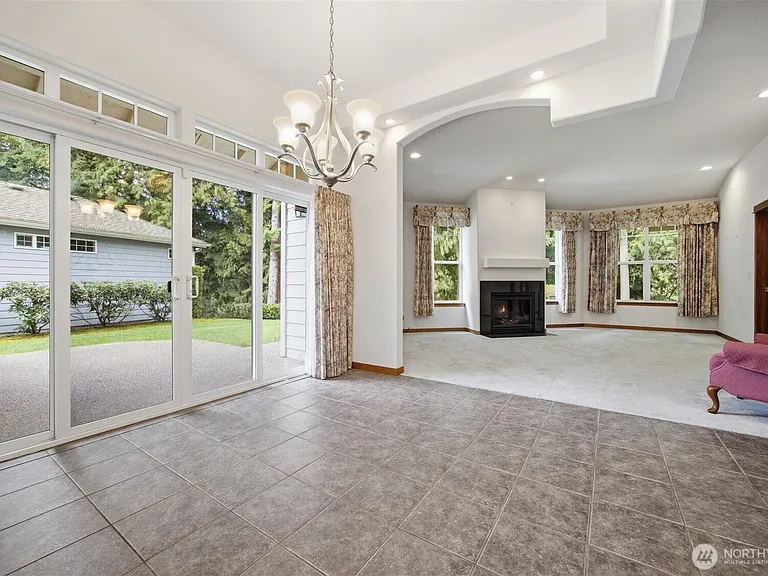 237 Creekview Crst — Photo 38