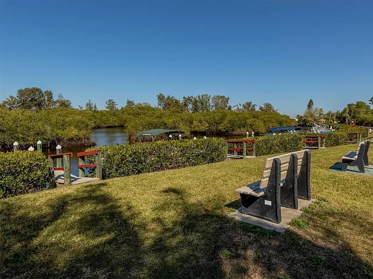 106 Lazy River Rd — Photo 49