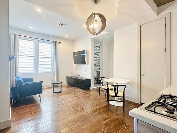 4th image of 1718 Summerfield St #2