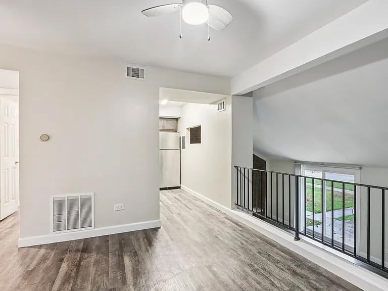 Crystal Lake Apartments — Photo 37