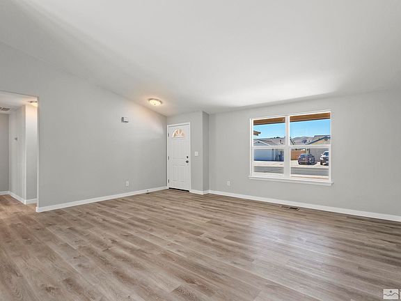 5th image of 330 Garden Ln