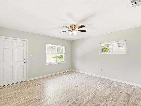 3rd image of 2608 Ridgeway St