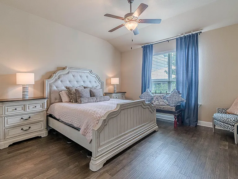 115 Laughing Pear Cv — Photo 24