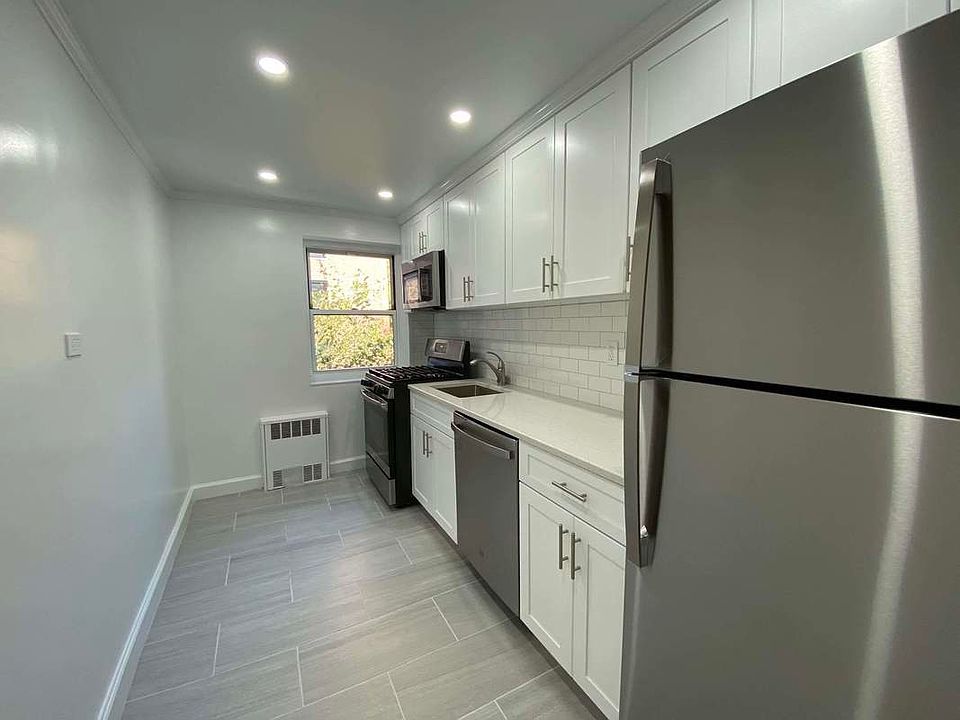 1st image of 135-20 Hoover Ave #3Y