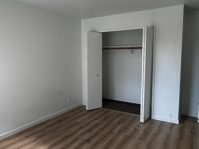4890 Hamilton Ave — Photo 17