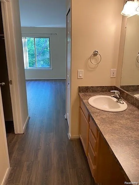 2 bed, 2.0 bath, 1093 sqft, $1,575 — Photo 4