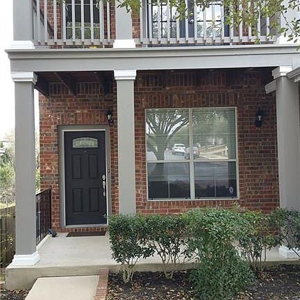 NICE FRONT PORCH AND UPSTAIRS DECK OFF THE GAME ROOM