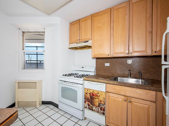 3rd image of 5900 Arlington Ave APT 2M