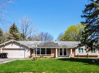 6110 W Donges Ln, Milwaukee, WI 53223