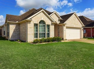 8913 Sungate Dr, Pearland, TX 77584