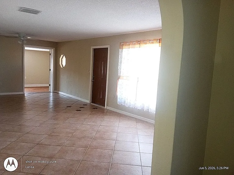 1439 Glick Dr — Photo 4