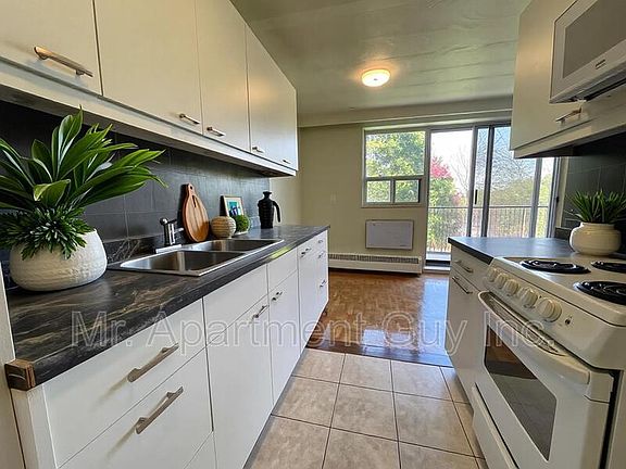4th image of 4100 Bathurst St #308