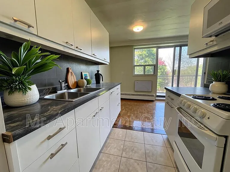 4100 Bathurst St #308 — Photo 2