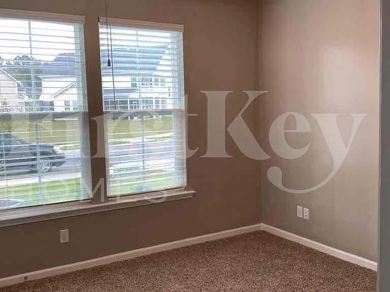 447 Stonefield Cir — Photo 11