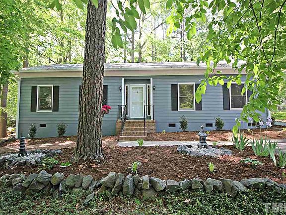 3rd image of 213 Landsbury Dr