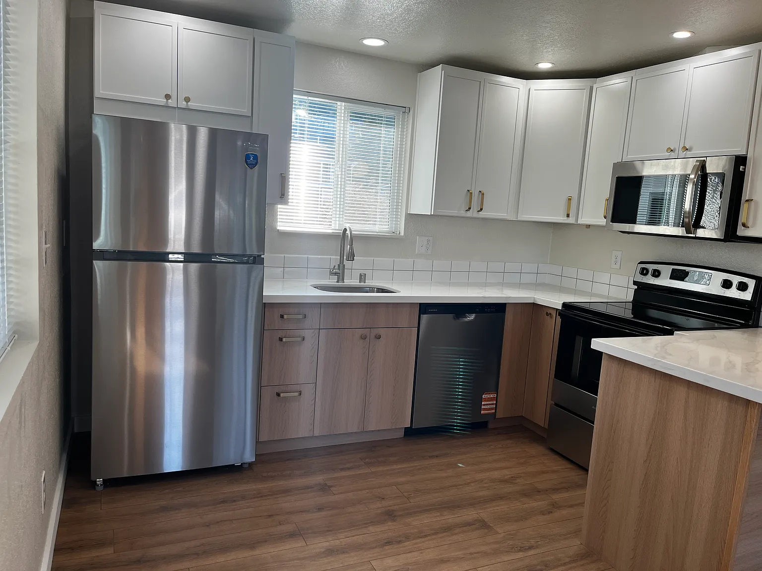2 bed, 750 sqft, $2,299 — Photo 3