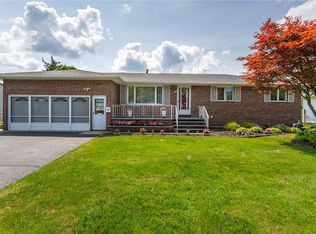 123 Lisa Ann Dr, Rochester, NY 14606