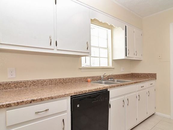 4th image of 992 Remington Dr SE