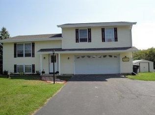 W330S8288 Isabelle Dr, Mukwonago, WI 53149