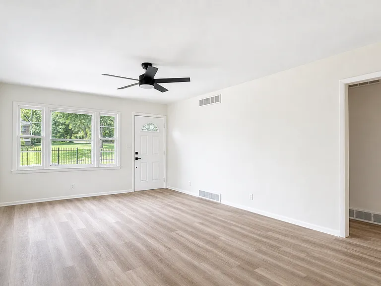 3222 Anderson Ave — Photo 2