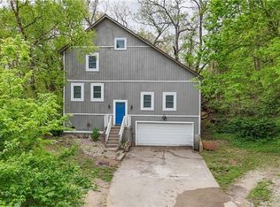 13341 Metropolitan Ave, Bonner Springs, KS 66012