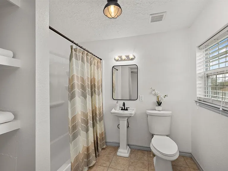 325 E A St — Photo 16