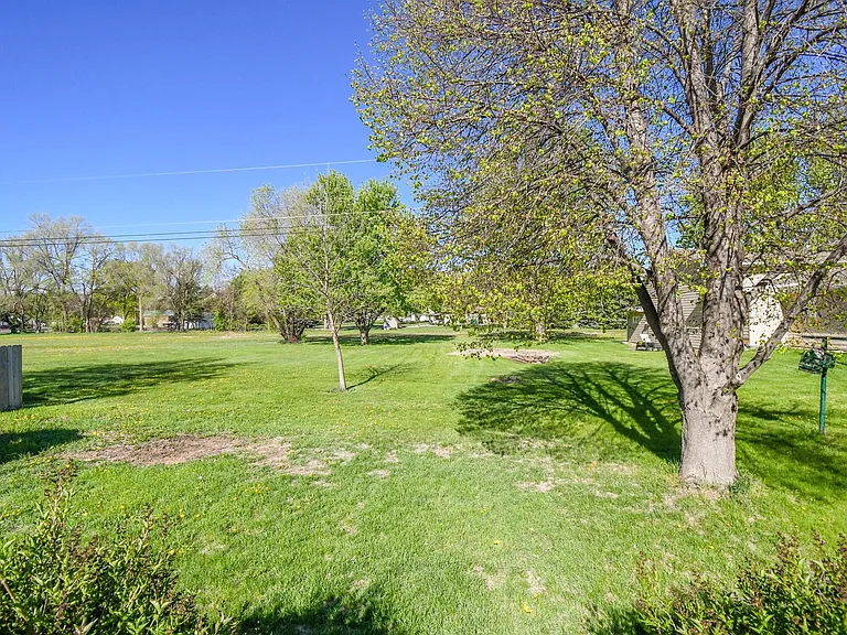 103 Perry Ln — Photo 37