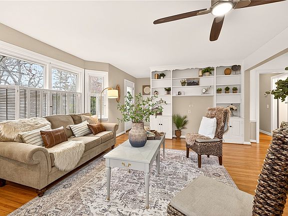 5th image of 334 Eaglehead Rd