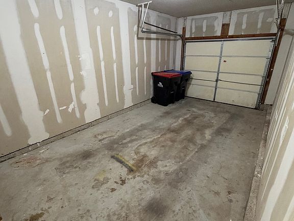 3rd image of 425 E Hawthorne Blvd #2
