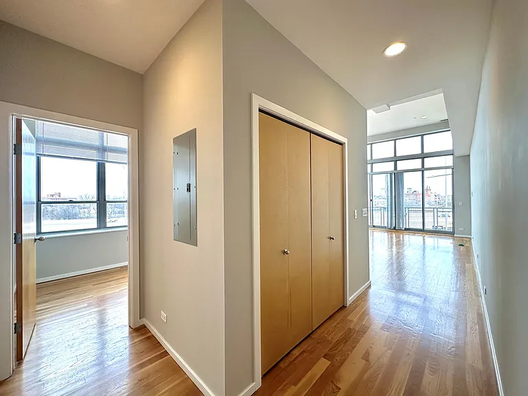 2157 N Damen Ave #305 — Photo 30