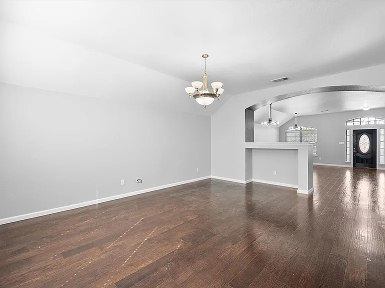 2204 Windcastle Dr — Photo 15