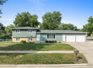 1704 4th St SE, Minot, ND 58701